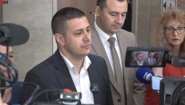 ГОРЕЩО В ПИК TV! БСП охлади мераците на опозицията - управляващите нямат никакви притеснения за вота на недоверие (ВИДЕО)