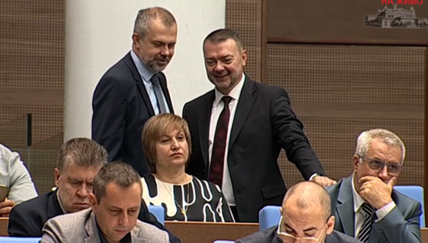 ПЪРВО В ПИК TV! Парламентът избра управител и подуправител на НОИ (НА ЖИВО)