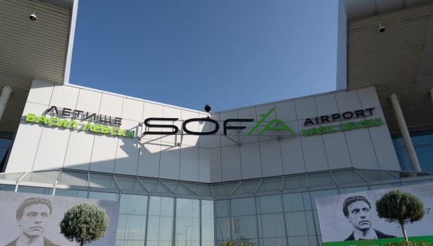 Отклоняват полети от летището в София заради ураганен вятър