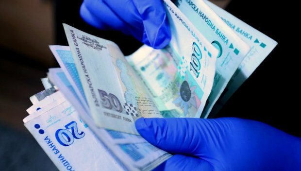 Арестуваха за подкуп двама служители на НАП в Черноморец