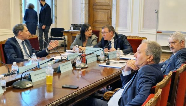 ВТОРО ЧЕТЕНЕ! Комисията по здравеопазване се събира за заплатите на младите лекари