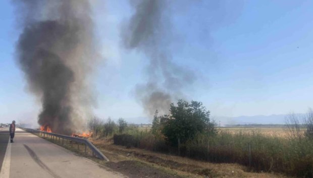 Опасно се разгоря пожарът край магистрала Тракия, пак ограничиха движението
