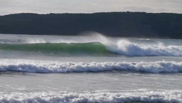 ШОК: 18-годишен изчезна в бурните вълни на плаж Аркутино, тялото още не е открито