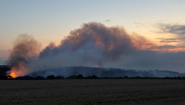 ОТНОВО Е СТРАШНО: Голям пожар гори в района на Сакар планина (СНИМКИ)
