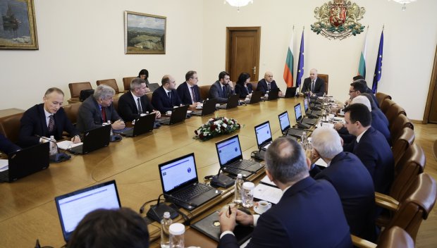 ОТ ПОСЛЕДНИТЕ МИНУТИ! Правителството изтегля от Народното събрание бюджета за догодина