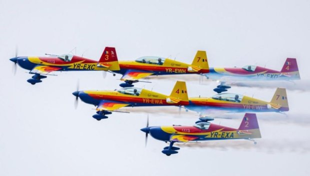 „Ястребите на Румъния“ представят спиращо дъха авиошоу над Бургас