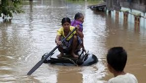 Водна стихия отне живота на над 400 души в Азия, стотици са изчезналите (ВИДЕО)