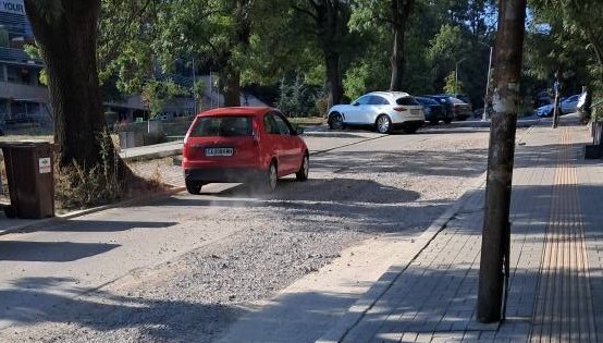 АЛО, КМЕТЕ! Кой опропасти локалното на Черни връх и защо на никого не му пука (СНИМКИ)