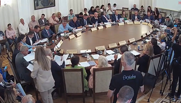 ПИК TV: След призива на Пеевски! Комисията по околна среда се събра извънредно заради безводието. Храм и язовир се правят най-бавно, убеден е министър Генов (ОБНОВЕНА)