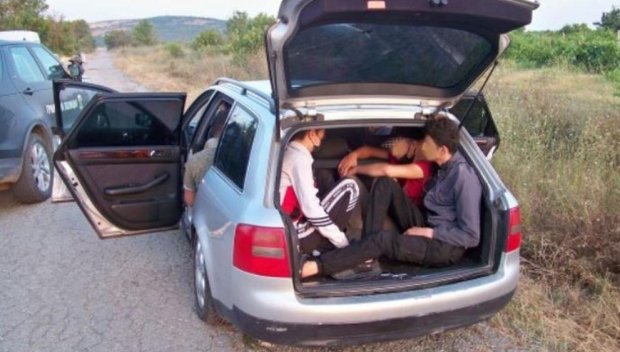 Сгащиха каналджия в Петрич, пробвал да прекара нелегално непалци през границата