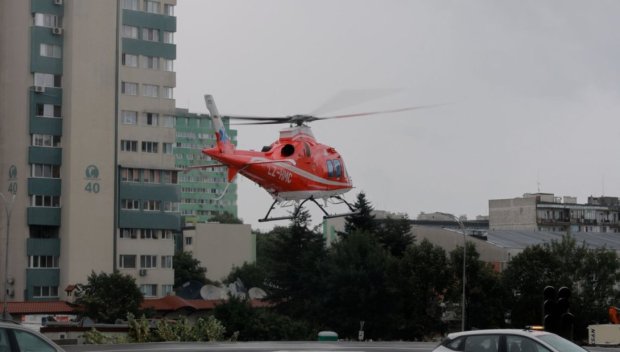 ПИК TV! Хеликоптерът с 4-годишния Мартин на борда кацна в София, транспортират го в Пирогов (ВИДЕО)