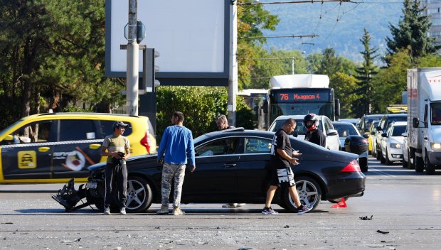 Катастрофа блокира движението на бул. България в София (СНИМКИ)