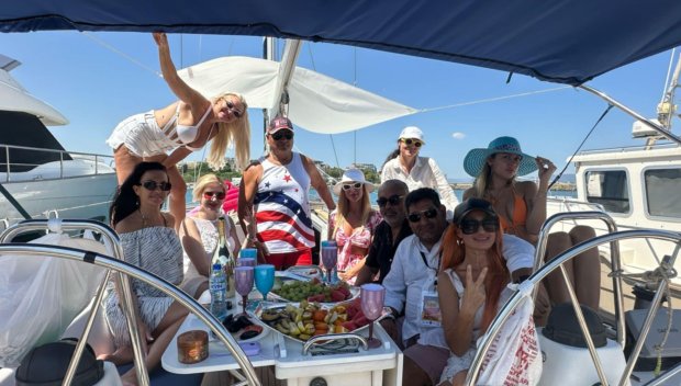 Вокалистът на „Джипси Кингс“ – на яхта в Несебър