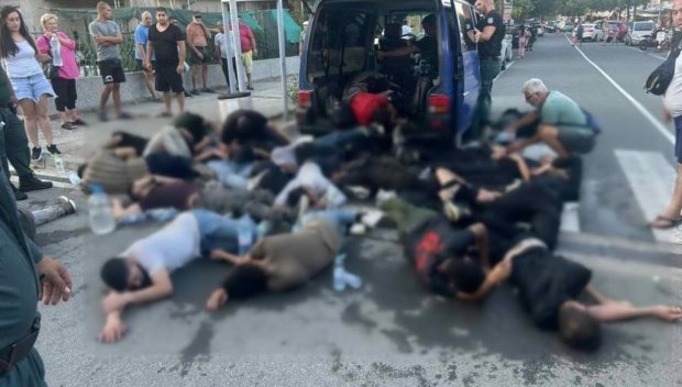 Повдигнаха обвинение на шофьора на микробуса с мигранти, заловен край Бургас