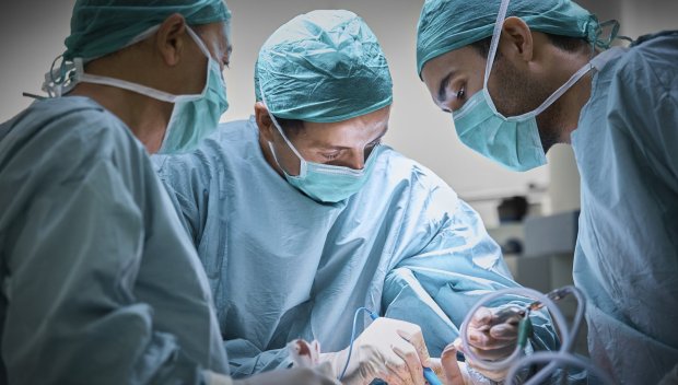 Пострадалият при скок с парашут военен е в интензивно отделение в стабилно състояние