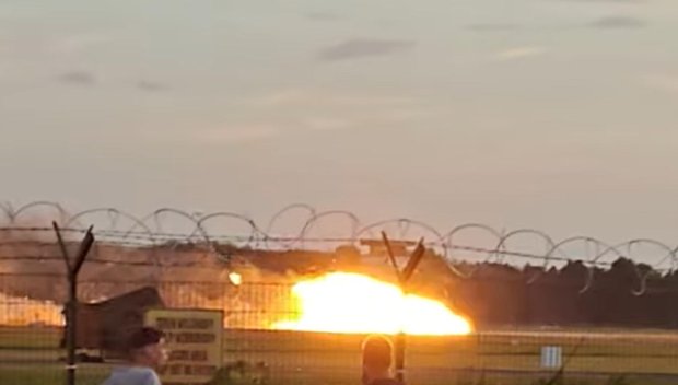 Изтребител F-16 се разби по време на авиационно шоу в Полша, пилотът загина (ВИДЕО)