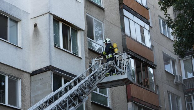ОТ ПОСЛЕДНИТЕ МИНУТИ: Пожар в жилищен блок в столичния квартал „Стрелбище“. Има пострадал (СНИМКИ)