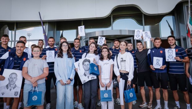 Млади художници изненадаха националите (СНИМКИ)