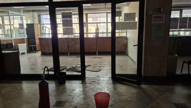 Пожар възникна в НОИ - Стара Загора, сградата е затворена до 13 часа