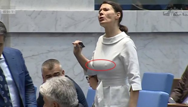 СУПЕР ШОУ! Взеха Козилата Ерато за мезе след поредната тъпотия, с която рекламира протеста тази вечер (СНИМКИ)