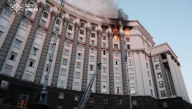 Руска ракета удари Министерския съвет на Украйна (ВИДЕО)