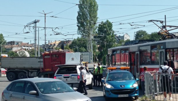 СТОЛИЧНИ УЖАСИ! Още един трамвай дерайлира в София