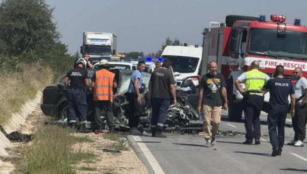 ОБРАТ: Близки на един от шофьорите от тежката катастрофа до Хасково са представили шофьорската му книжка