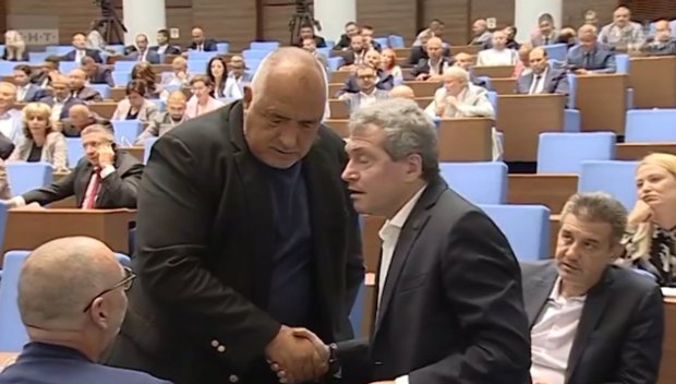 САМО В ПИК! Борисов и Тошко Йорданов с топло ръкостискане - какво си казаха (ВИДЕО)