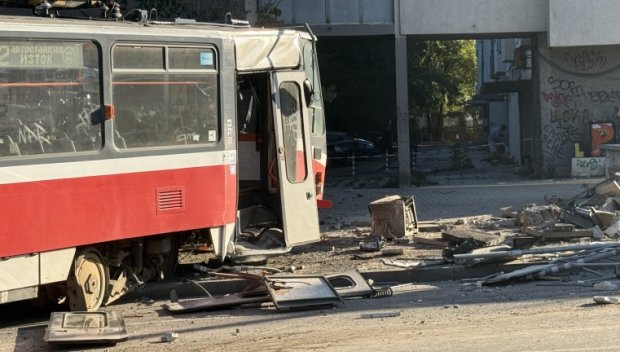 Щетите по дерайлиралия трамвай са за над 50 000 лева, ще накажат ватмана