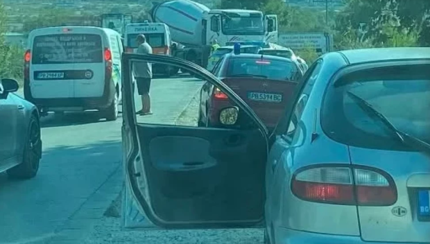 Моторист се размаза в бетоновоз на Околовръстното на Пловдив