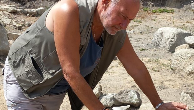 Смъртта на две деца от XIV в. потресе археолозите на Перперикон