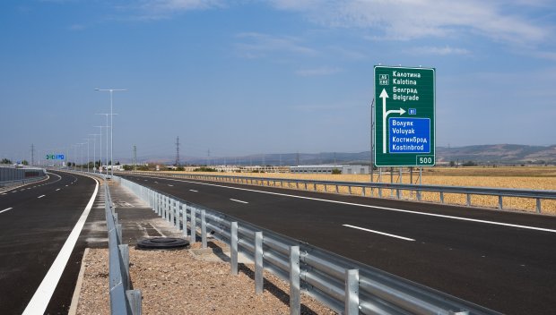 Блокада на границата с РСМ и Сърбия: МВнР препоръчва на българските шофьори да избягват пътувания към и от тези страни