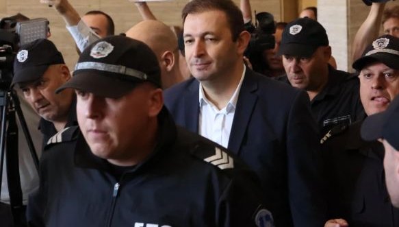 ОТ ПОСЛЕДНИТЕ МИНУТИ: Съдът освободи от ареста Никола Барбутов, праща го вкъщи