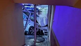 Кола се блъсна в блок в Асеновград