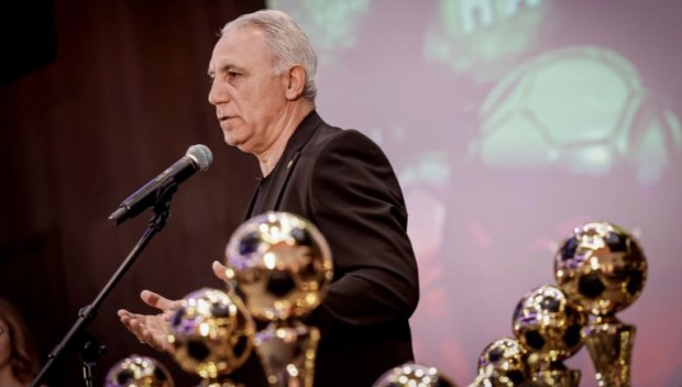 Христо Стоичков преди Бъдни вечер: Ще се смирим и ще се помолим за всички