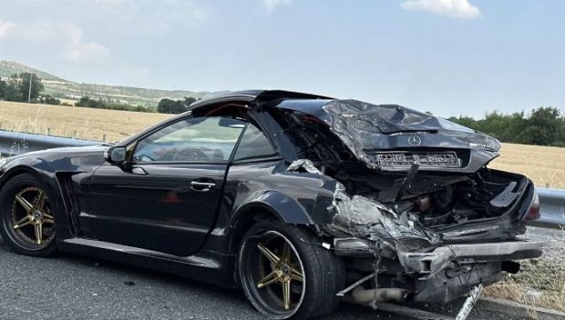 Катастрофа затруднява движението по АМ Хемус