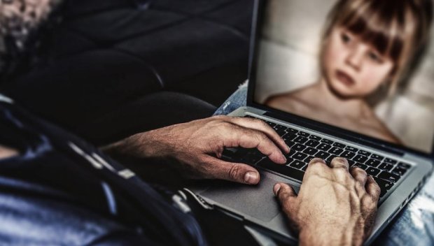 „Ще дойда, ще те целувам и галя, аз съм с опит“: Как педофилите ловят деца онлайн (18+)