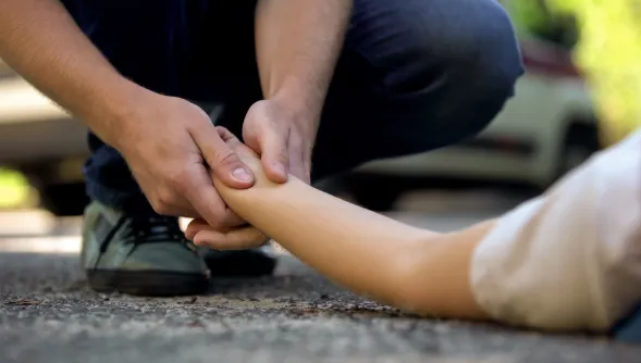 ТРАГЕДИЯ! Почина 16-годишното момче, прегазено умишлено от пастрока си в Басарбово