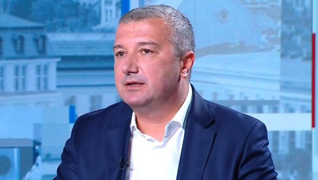 Драгомир Стойнев: Не се срамуваме от нашите министри в управлението