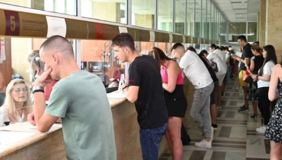 ЗА 10 ГОДИНИ: Двойно повече чужденци идват да учат у нас