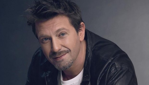 САМО В ПИК И РЕТРО: Секссимволът Калин Врачански кара в насрещното на пъпа на София (ПАПАРАШКИ СНИМКИ)