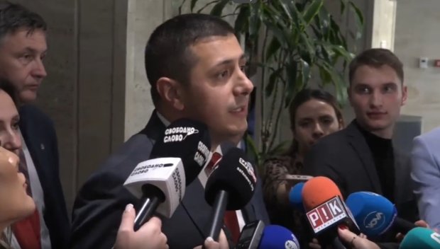 ПИК TV! Острие на БСП удари по масата - ето с какви приоритети трябва да се занимават ППДБ, вместо да правят евтини спектакли (ВИДЕО)