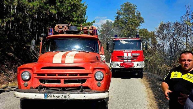 Две къщи избухнаха в пламъци край Перник