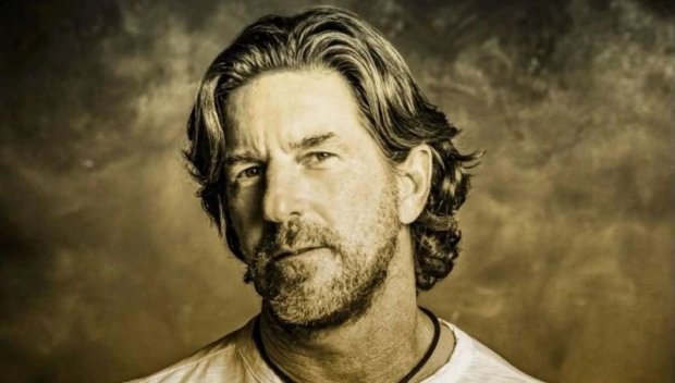 Кънтри звезда загина в катастрофа с малък самолет в Северна Каролина