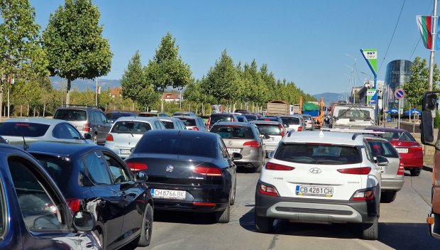 8 км задръстване на Ботевградско шосе в посока магистрала Хемус (СНИМКИ)