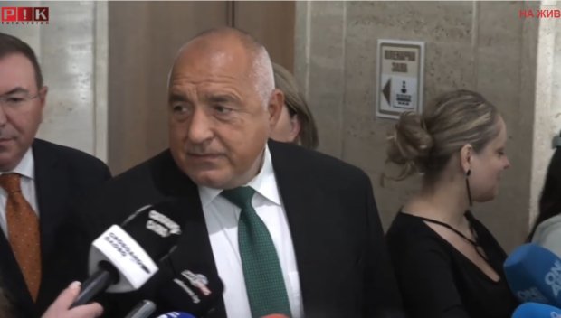 ГОРЕЩО В ПИК TV! Борисов се присмя на президента: Партийният лидер Радев и семейството му трябва да имат най-тежката охрана и да живеят в палати, за да докарват инвестиции. ППДБ са големи смелчаци - виждал съм ги как се бият с мандаринките (ВИДЕО)