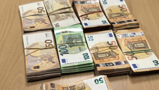 РЯЗЪК СКОК НА ДЕПОЗИТИТЕ: Българите масово внасят парите си в банките