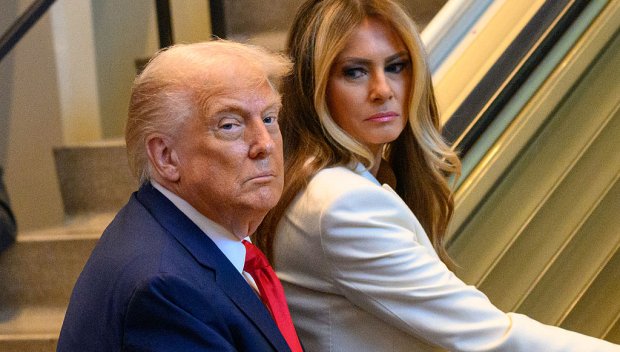 Мелания украси Белия дом с над 7500 метра панделки