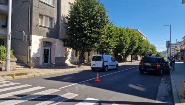 Шофьор блъсна 18-годишен тийнейджър на пешеходна пътека в Бургас