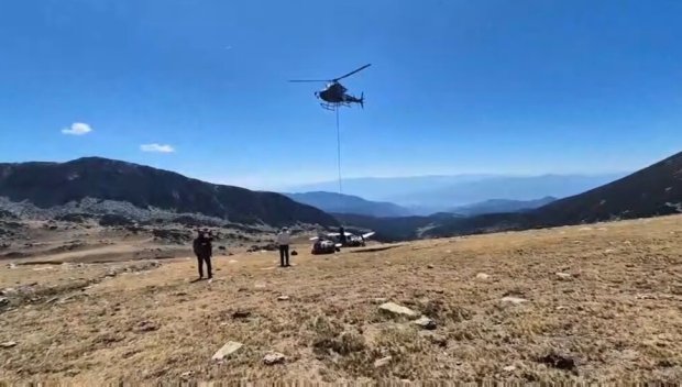 Свалиха с хеликоптер кацналия аварийно в Пирин през юни самолет